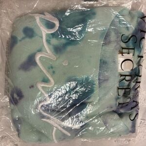 Campus Cropped off shoulder logo sweatshirt